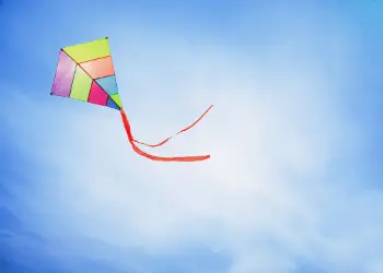 Flat diamond kite with tails